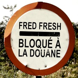 Bloqué à la douane