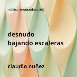 Desnudo bajando escaleras