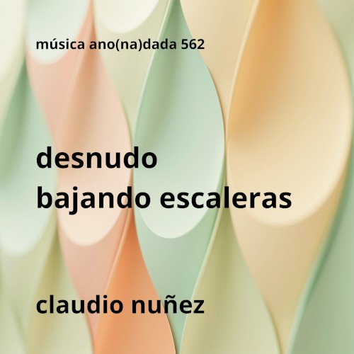 Desnudo bajando escaleras