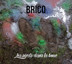 Les pieds dans la boue