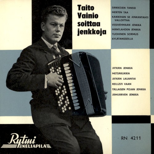 Taito Vainio soittaa jenkkoja