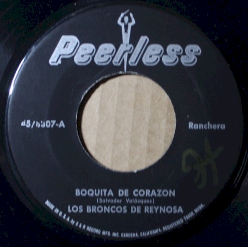 Boquita de corazón / Camisa negra
