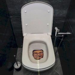 SkrInNiK piss