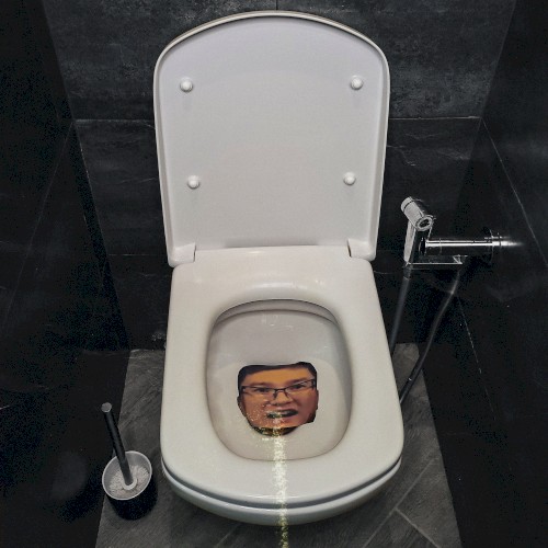 SkrInNiK piss