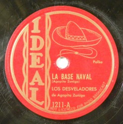 La base naval / Noches felices