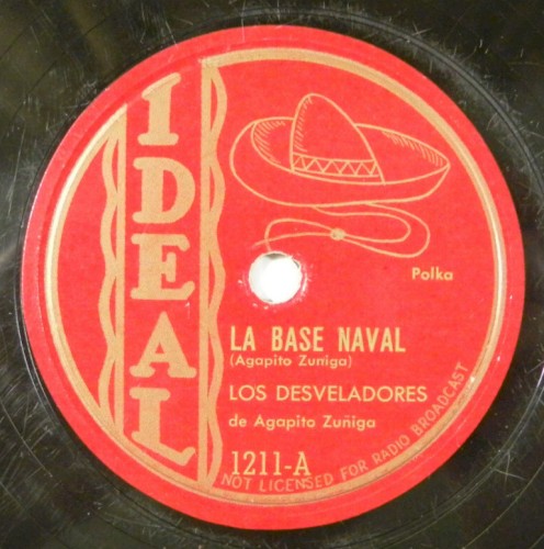 La base naval / Noches felices