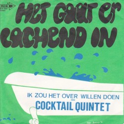 Het gaat er lachend in