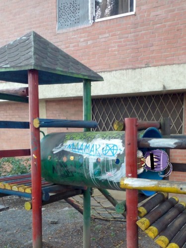 LIVE @ RANDOM COLOMBIAN PARK