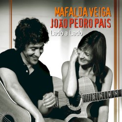 Lado a lado