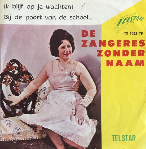Ik blijf op je wachten! / Bij de poort van de school...