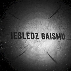 Ieslēdz gaismu