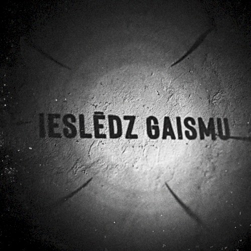 Ieslēdz gaismu