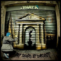 Fait dehors & d'argent