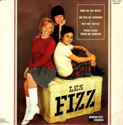 Trois Filles Pour Un Garçon / Rien Ne Me Reste / Un Peu De Courage / Tut Tut Tut Tut