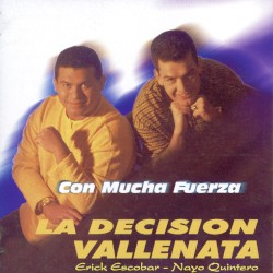 Con mucha fuerza