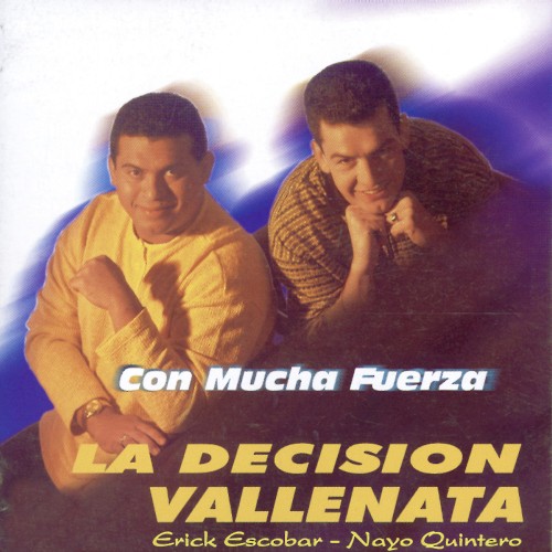 Con mucha fuerza