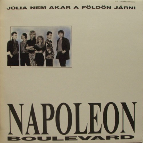 Júlia nem akar a földön járni