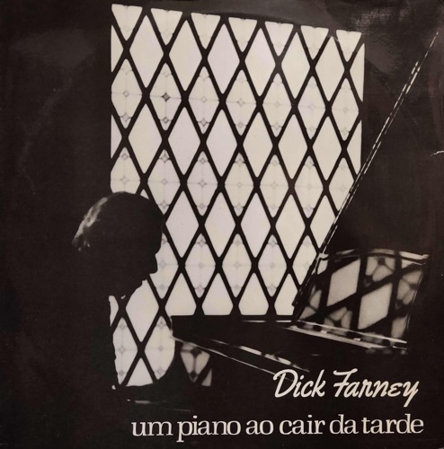 Um Piano Ao Cair Da Tarde