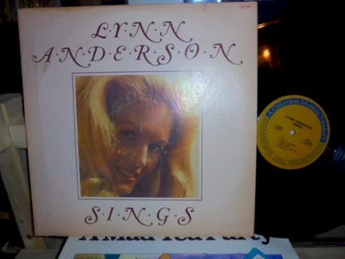 Sings