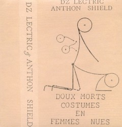 Doux Morts Costumés En Femmes Nues