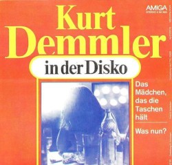 Das Mädchen, das die Taschen hält