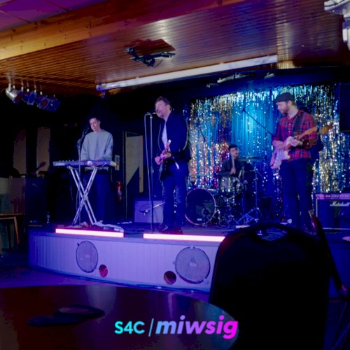 Adar Y Nefoedd (Sesiwn Byw 3 Cân – S4C Miwsig)