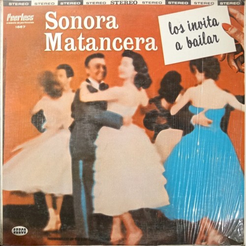 Los invita a bailar