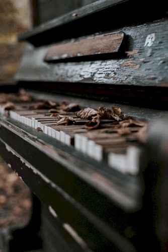 Dead Piano Music