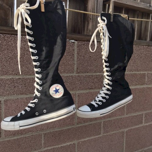 Siyah Converse'lerim