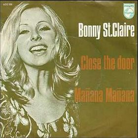Close the Door / Mañana mañana