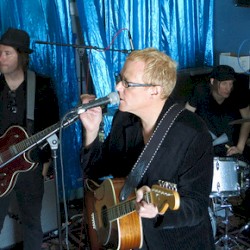 2014-04-24: Live on WFMU's Underwater Theme Park With Meghan: WFMU Studio, Jersey City, NJ, USA