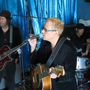 2014-04-24: Live on WFMU's Underwater Theme Park With Meghan: WFMU Studio, Jersey City, NJ, USA