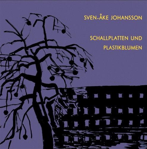 Schallplatten und Plastikblumen