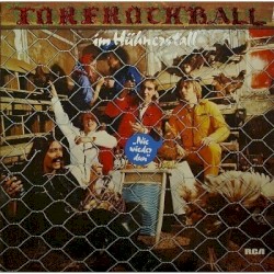 Torfrockball im Hühnerstall