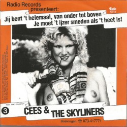 Jij bent ’t helemaal, van onder tot boven / Je moet ’t ijzer smeden als ’t heet is!