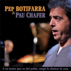 A un home que ve del poble ningú fa abaixar la cara