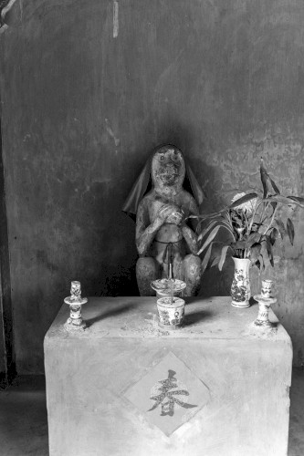Build an Altar to Host the Phantoms Who Are Escaping From the Sugar Coated Heaven of Your Bleeding Heart