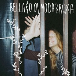 Bella e o Olmo da Bruxa