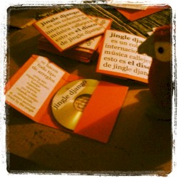 jingle django es un colectivo internacional de música callejera. esto es el disco de jingle django