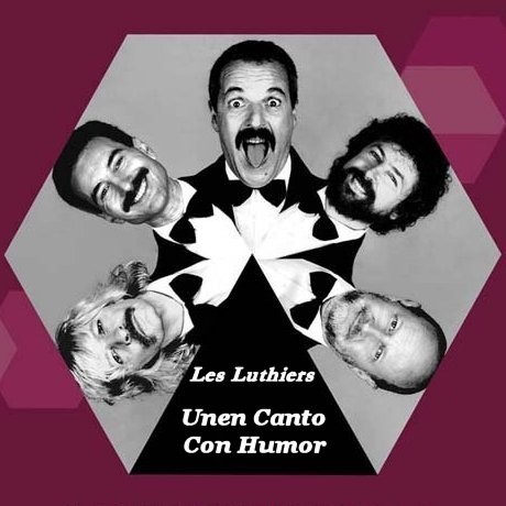 Unen canto con humor