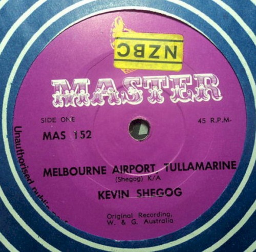 Melbourne Airport, Tullamarine / Redbacks Don’t Eat Meat