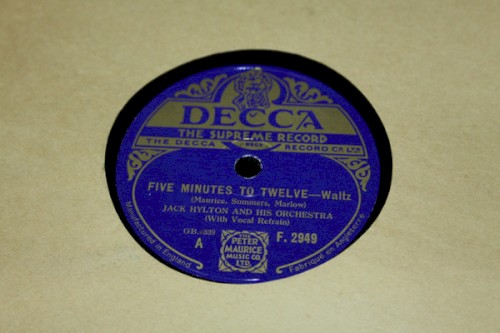 Just Humming Along / Five Minutes to Twelve