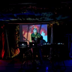 LIVE IN LONDON 02/04/23