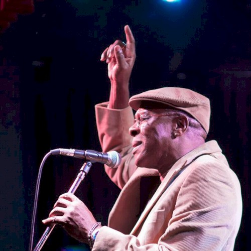 Ibrahim Canta A Ferrer