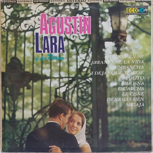 Agustín Lara y su piano