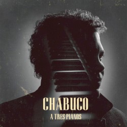 A tres pianos
