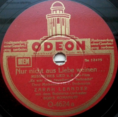 Nur nicht aus Liebe weinen… / Schlafe, mein Geliebter!