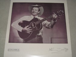 Slim Dusty Sings
