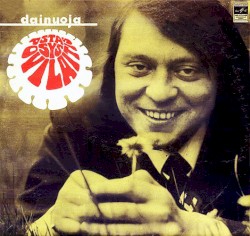 Dainuoja Stasys Povilaitis