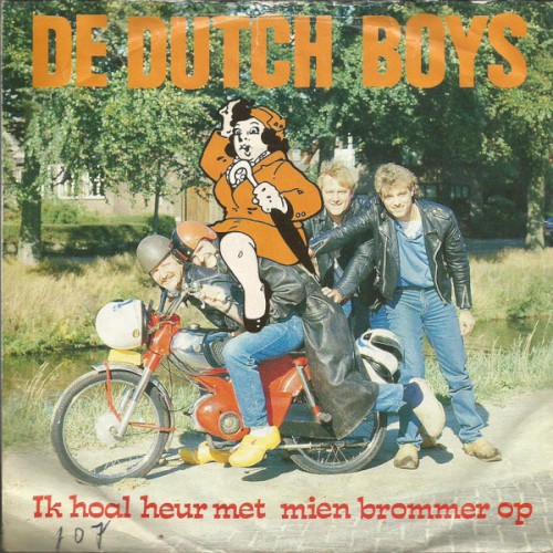 Ik hoal heur met mien brommer op